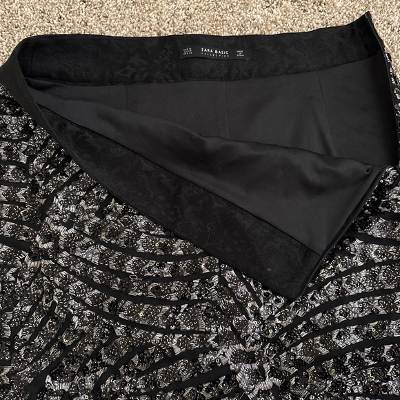 Preloved Zara skirt - Picture 2 of 2